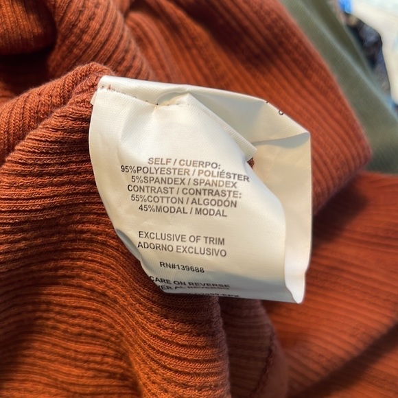 Coco + Jaimeson Brown Ribbed Long Sleeve Crop Top. Size M. P325/A2393 - Picture 6 of 6